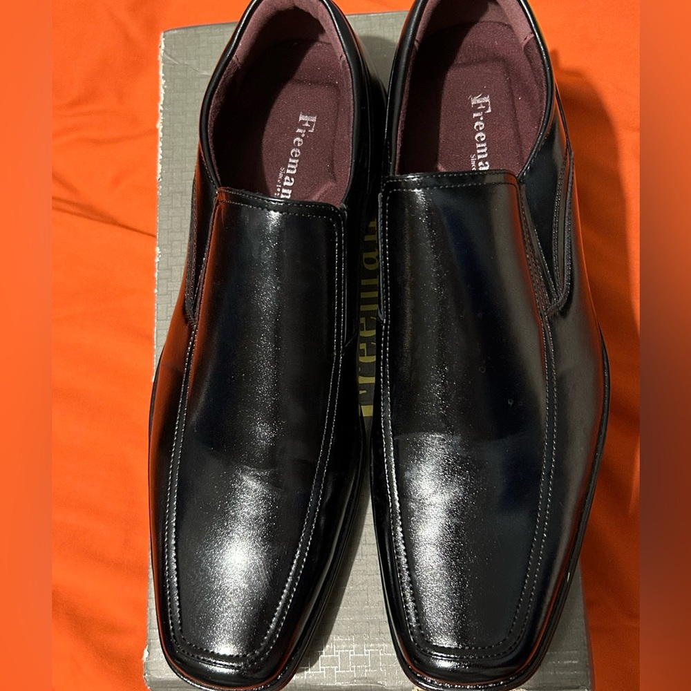 Freeman men’s black slip on shoes size 10m